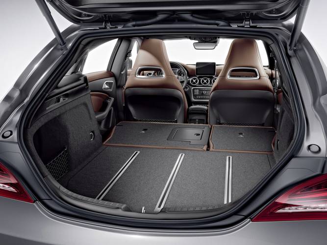 Mercedes-Benz CLA 45 AMG X117 Shooting Brake 2015 bagageruimte tot aan voorstoelen