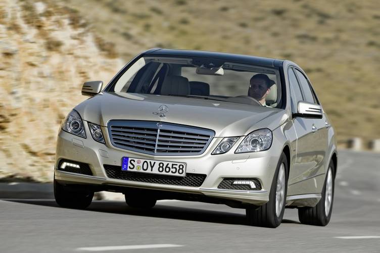 Mercedes-Benz E W212 2010 sedán