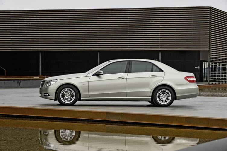 Mercedes-Benz E W212 2010 sedán