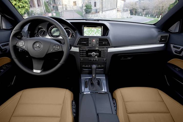 Interno di una Mercedes-Benz E W212 2010