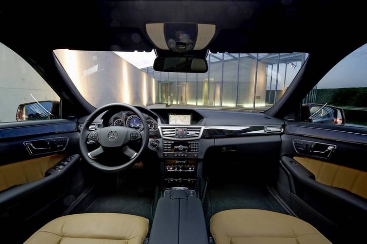 Mercedes-Benz E W212 2009 interieur