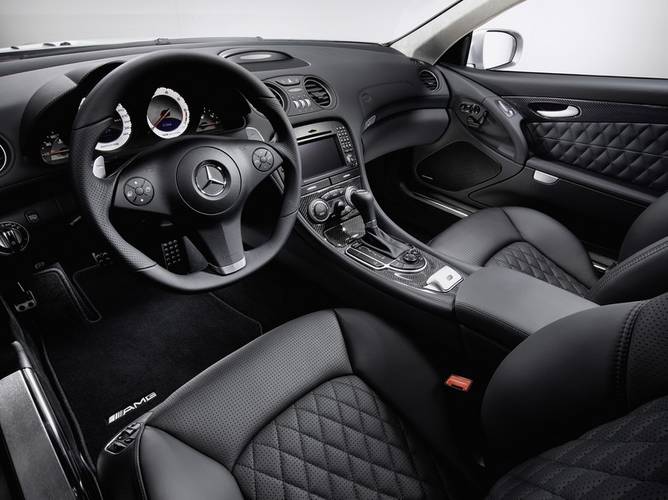 Interno di una Mercedes-Benz SL 2010 facelift R230 AMG