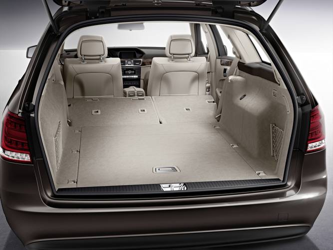 Mercedes-Benz E S212 facelift 2015 sièges arrière rabattus