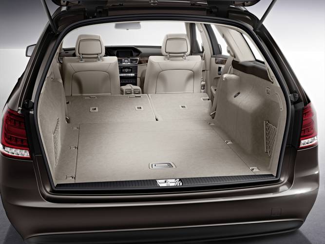 Mercedes-Benz E S212 facelift 2015 bagageruimte tot aan voorstoelen