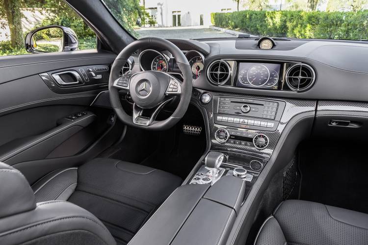 Interno di una Mercedes-Benz SL R231 facelift 2016