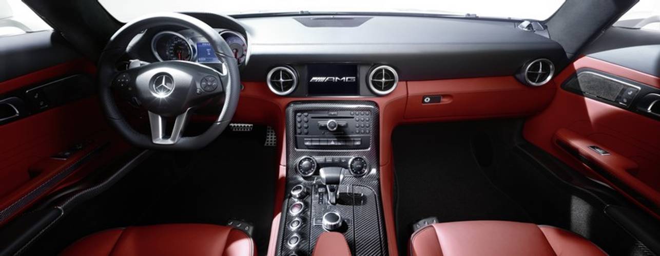 Interno di una Mercedes-Benz SLS AMG C197 2010