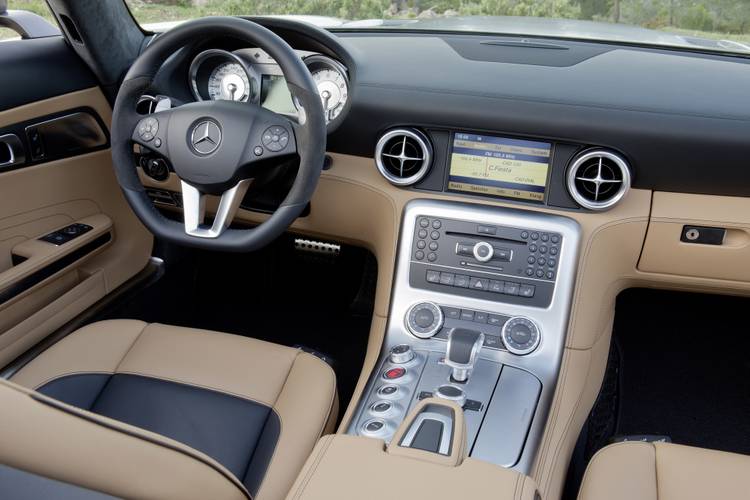 Interno di una Mercedes-Benz SLS AMG R197 2011