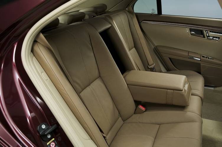 Mmercedes-Benz S W221 2006 rear seats