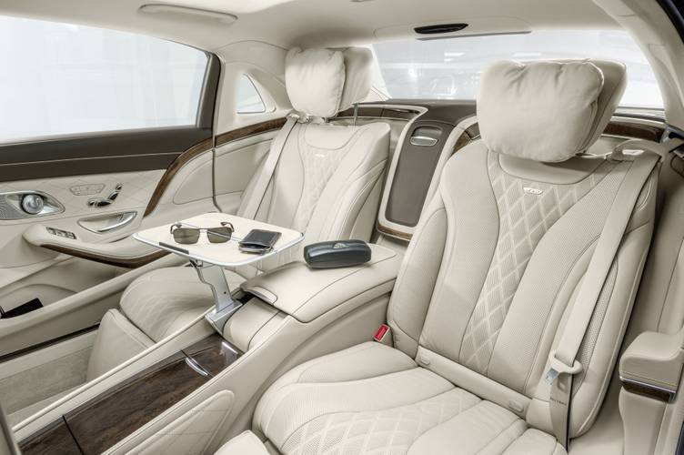 Mercedes-Maybach S 600 W222 2016 zadní sedadla