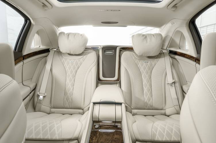 Banquette arrière de la Mercedes-Maybach S 600 W222 2017