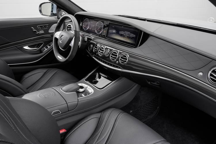 Interno di una Mercedes-Benz S 63 AMG W222 2014