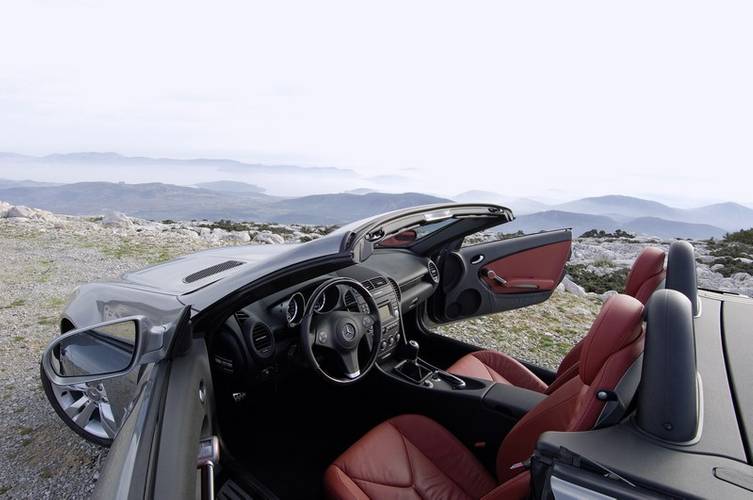 Mercedes-Benz SLK R171 facelift 2009 interiér