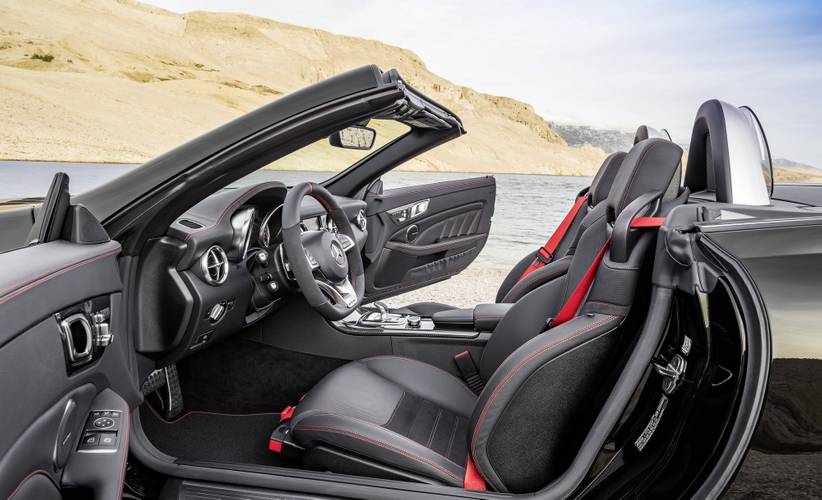 Interno di una Mercedes-Benz SLC 43 AMG R172 facelift 2016