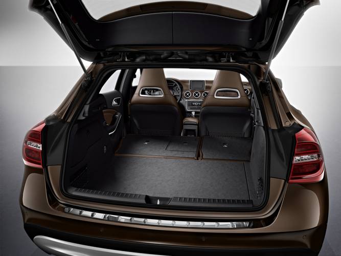 Mercedes-Benz GLA X156 2013 sklopená zadní sedadla