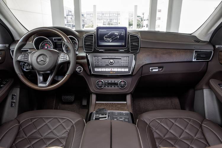 Interno di una Mercedes-Benz GLE W166 2015 