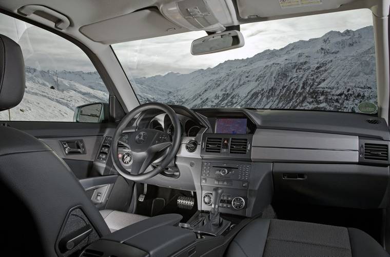 Interno di una Mercedes-Benz GLK X204 2009