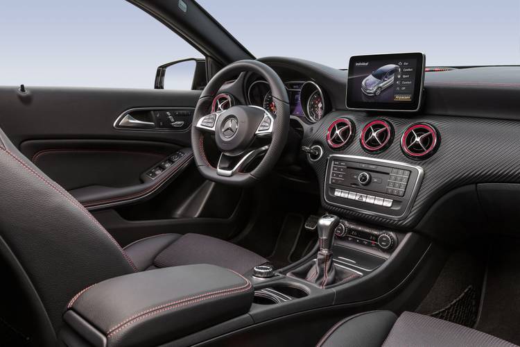 Interno di una Mercedes-Benz A W176 facelift 2016