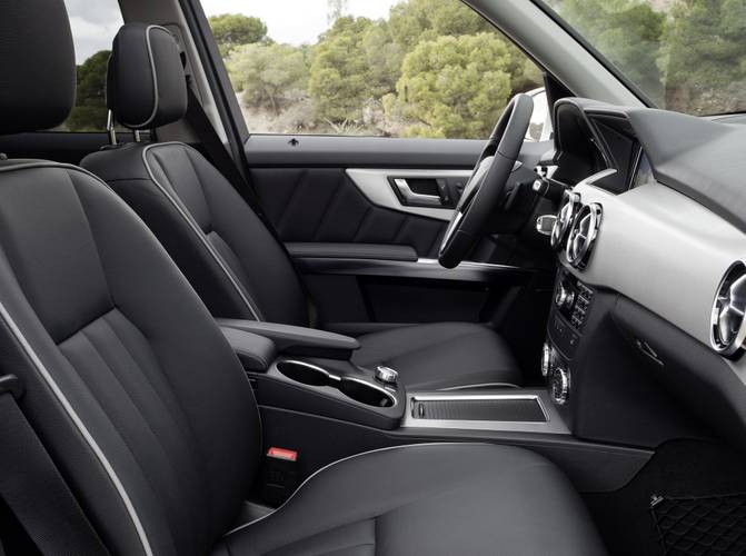 Mercedes-Benz GLK X204 facelift 2013 přední sedadla