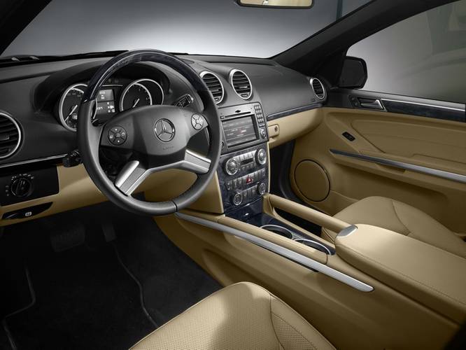 Interno di una Mercedes-Benz GL X164 facelift 2010