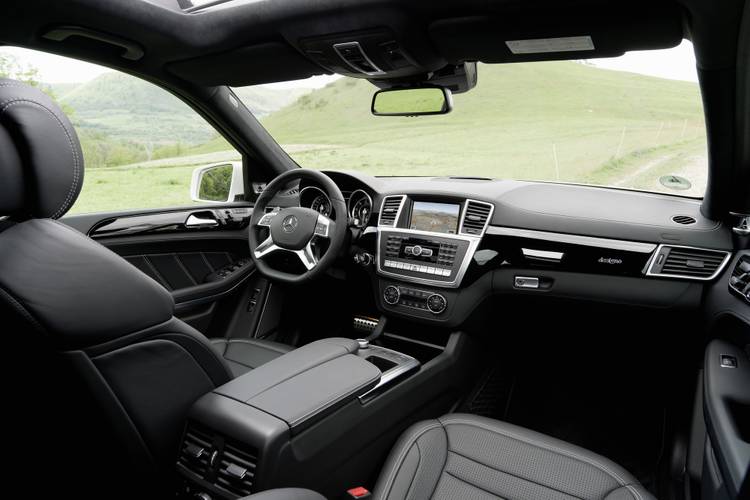 Interno di una Mercedes-Benz GL 63 AMG X166 2012