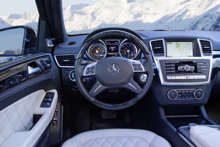 Interno di una Mercedes-Benz GL X166 2012