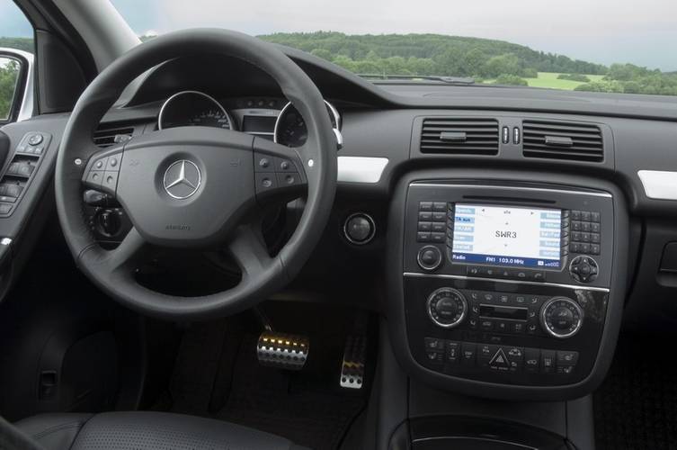 Interno di una Mercedes-Benz R W251 2007