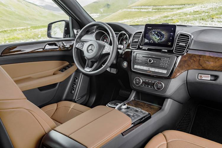Mercedes-Benz GLS X166 2015 interiér