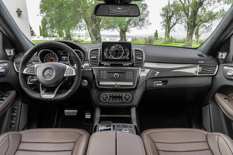 Interno di una Mercedes-Benz GLS 63 AMG 2015