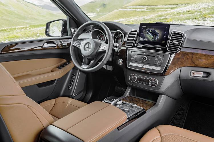 Interno di una Mercedes-Benz GLS X166 2015