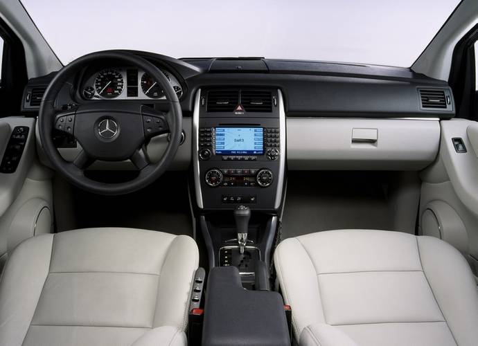 Mercedes-Benz B T245 2006 wnętrze