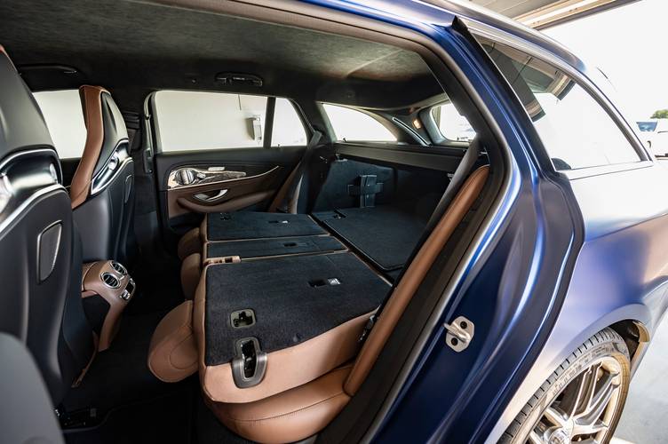 Mercedes-Benz E 63 AMG S213 facelift 2021 bagażnik aż do przednich siedzeń