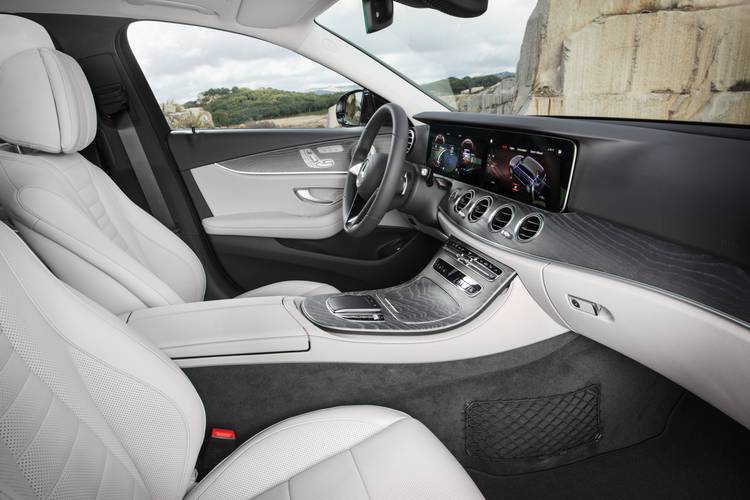 Mercedes-Benz E S213 facelift 2020 assentos dianteiros