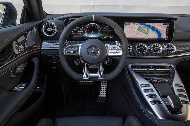 Interno di una AMG GT Coupe X290 2020