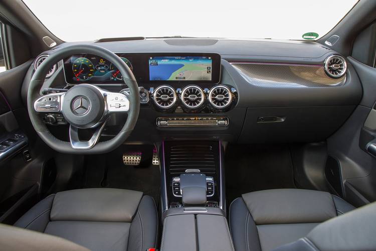 Interno di una Mercedes-Benz B W247 2018