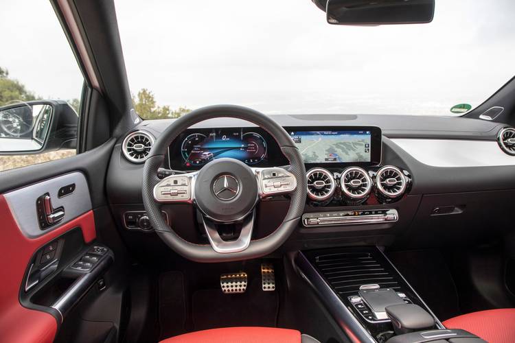 Interno di una Mercedes-Benz B W247 2019