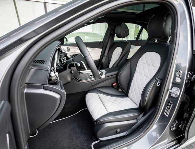Mercedes-Benz C W205 facelift 2019 přední sedadla