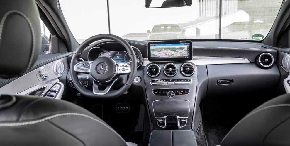 Mercedes-Benz C W205 facelift 2018 wnętrze