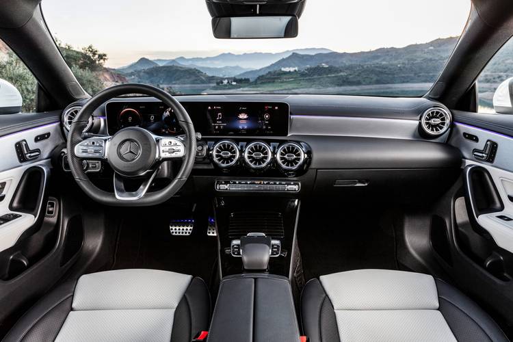 Interno di una Mercedes-Benz CLA C118 2019