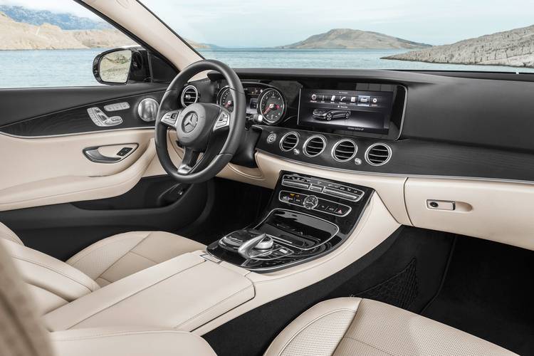 Mercedes-Benz E W213 2017 interiér