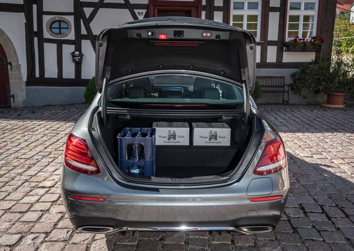 Mercedes-Benz E W213 2016 boot