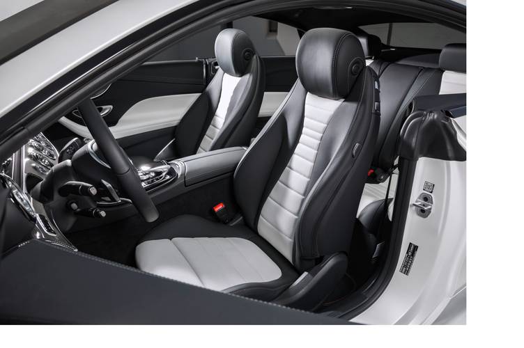 Mercedes-Benz E C238 2017 assentos dianteiros