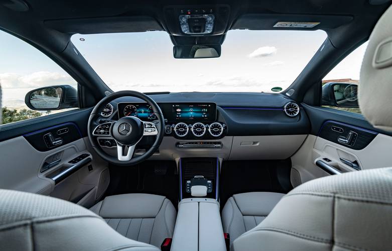 Interno di una Mercedes-Benz GLA H247 2020