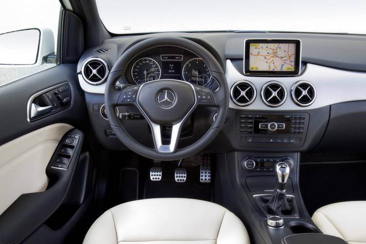 Interno di una Mercedes-Benz-B W246 2012