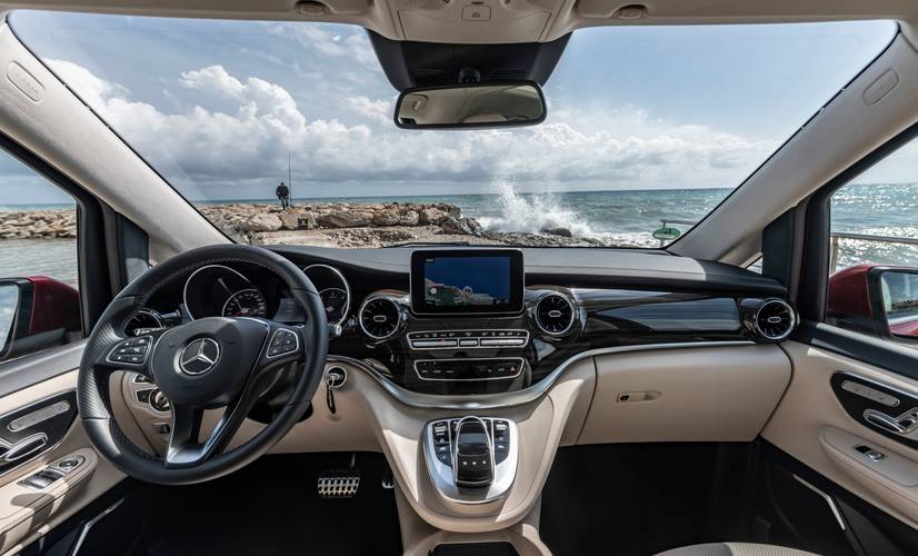 Interno di una Mercedes-Benz V W447 facelift 2019