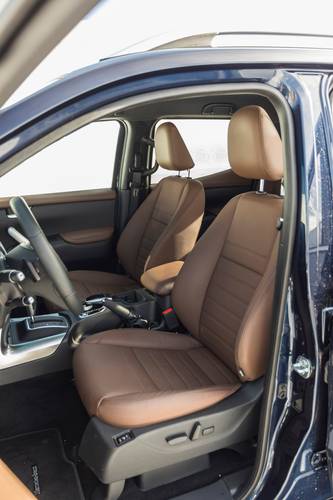Mercedes-Benz X W470 2018 přední sedadla