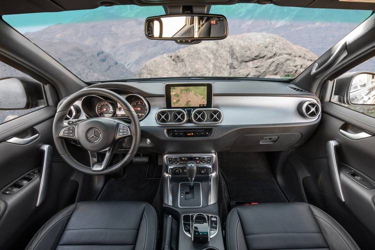 Interno di una Mercedes-Benz X W470 2017