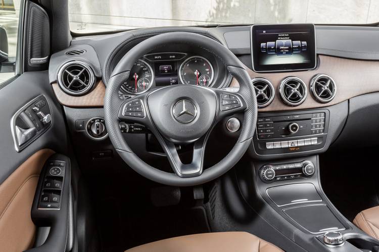 Mercedes-Benz B W246 facelift 2014 interiér