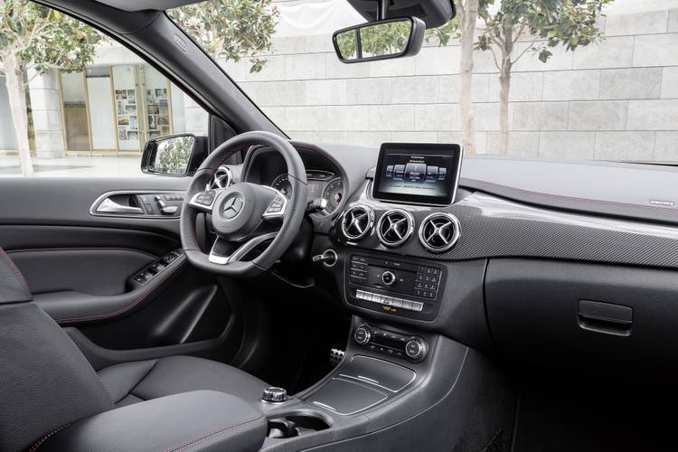 Mercedes-Benz B W246 facelift 2015 interiér