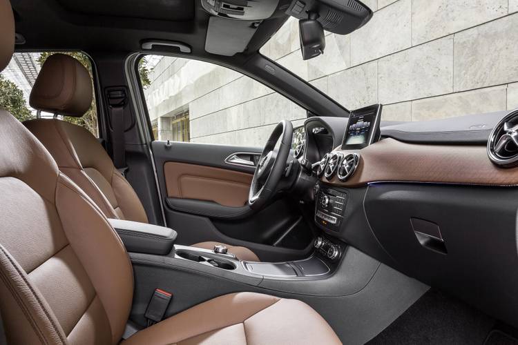 Mercedes-Benz B W246 facelift 2016 přední sedadla