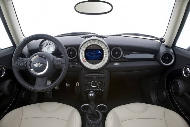MINI Cooper S Clubman 2010 facelift interiér